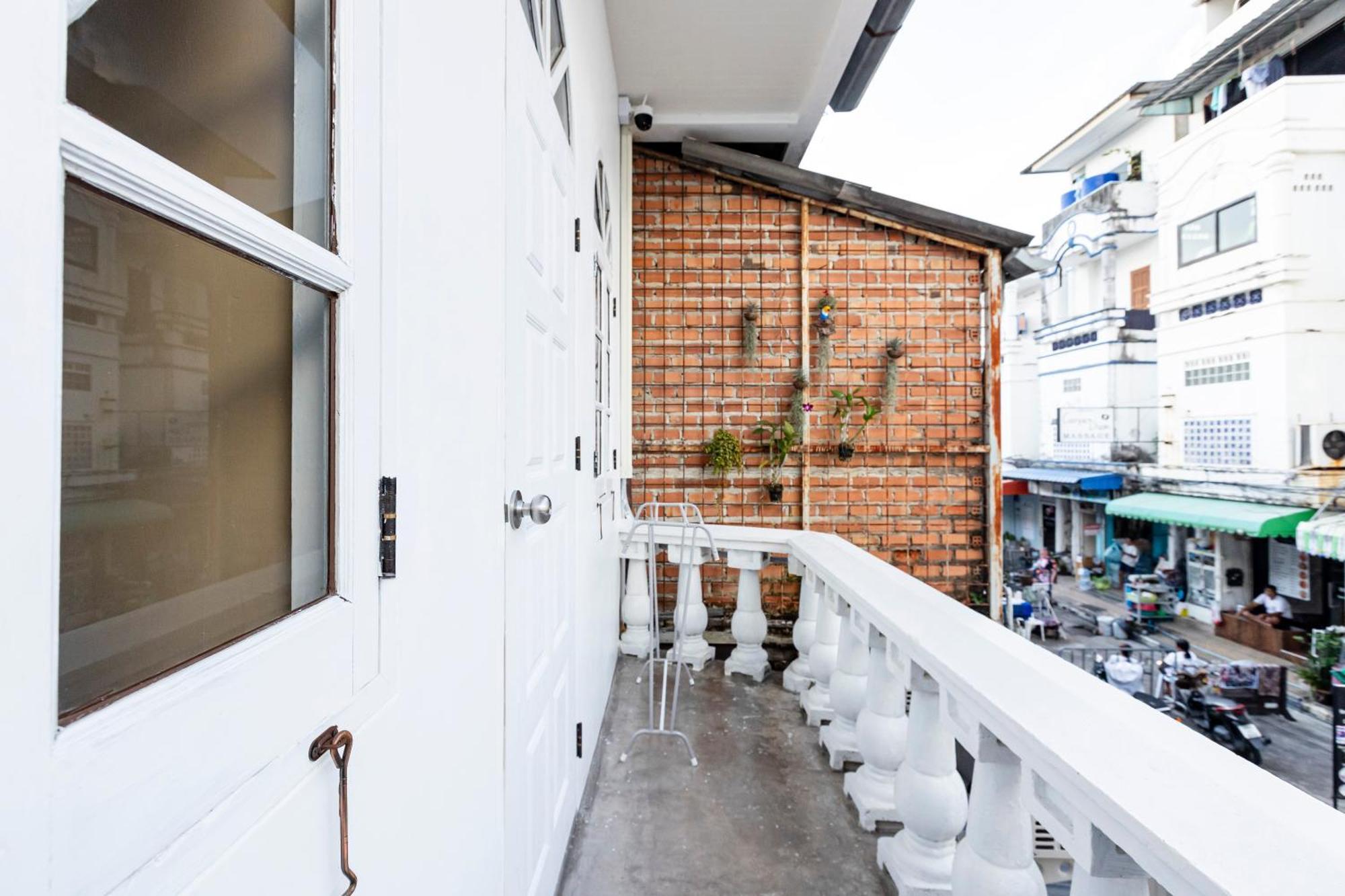 Sweett Lemon Hostel Patong Buitenkant foto